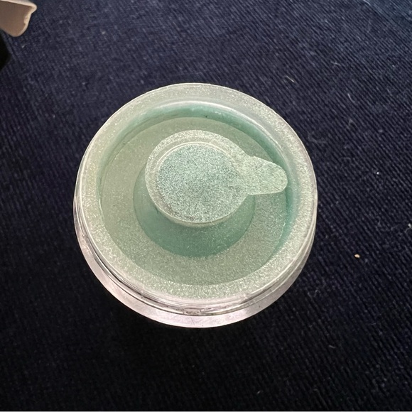 MAC PIGMENT EYESHADOW - Picture 2 of 3